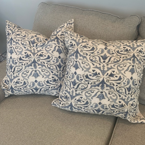 2 Pottery Barn pillow covers - Picture 2 of 3